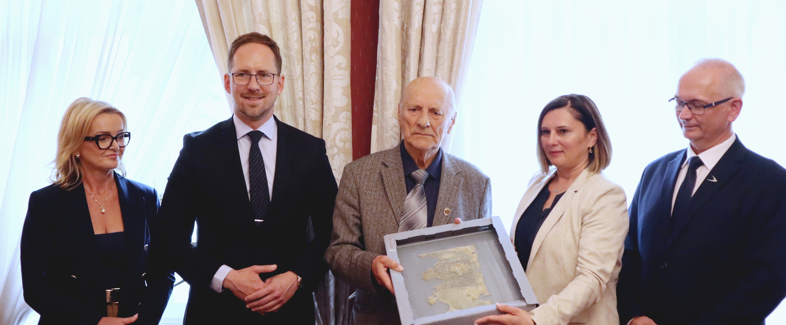 Akt założycielski Mościc przekazany do Archiwum Narodowego